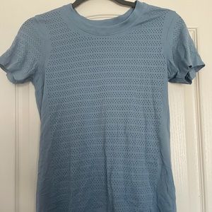Lululemon workout short sleeve top